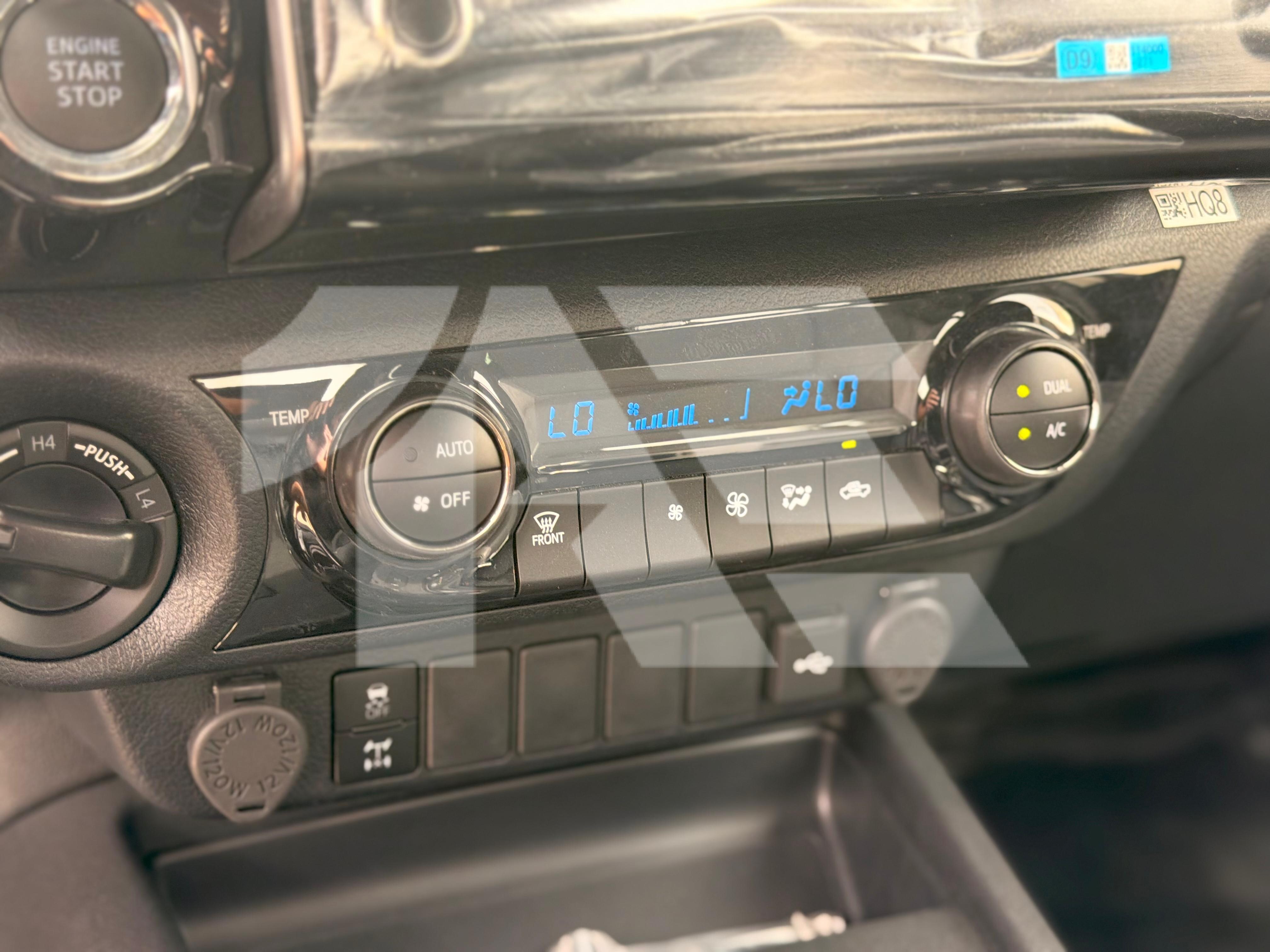 Toyota Hilux Adventure (Diesel) photo 18