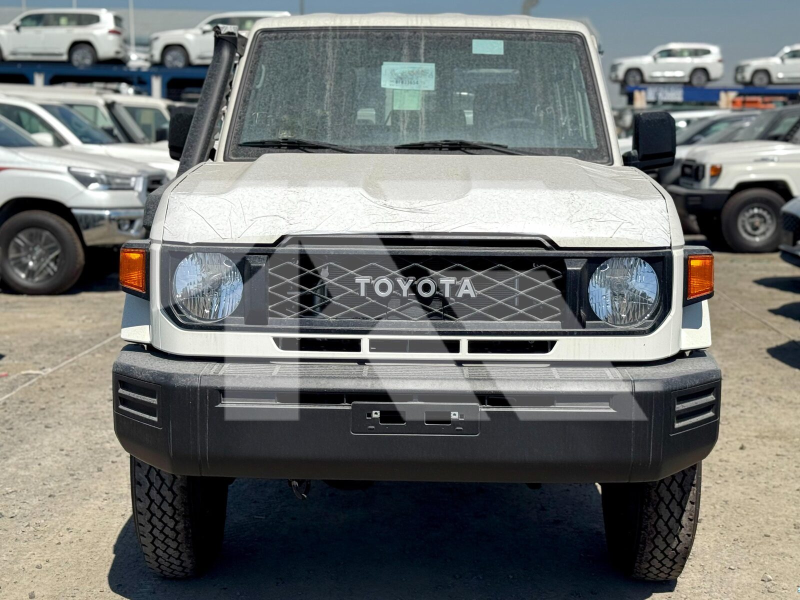 Toyota Land Cruiser LC76 photo 2