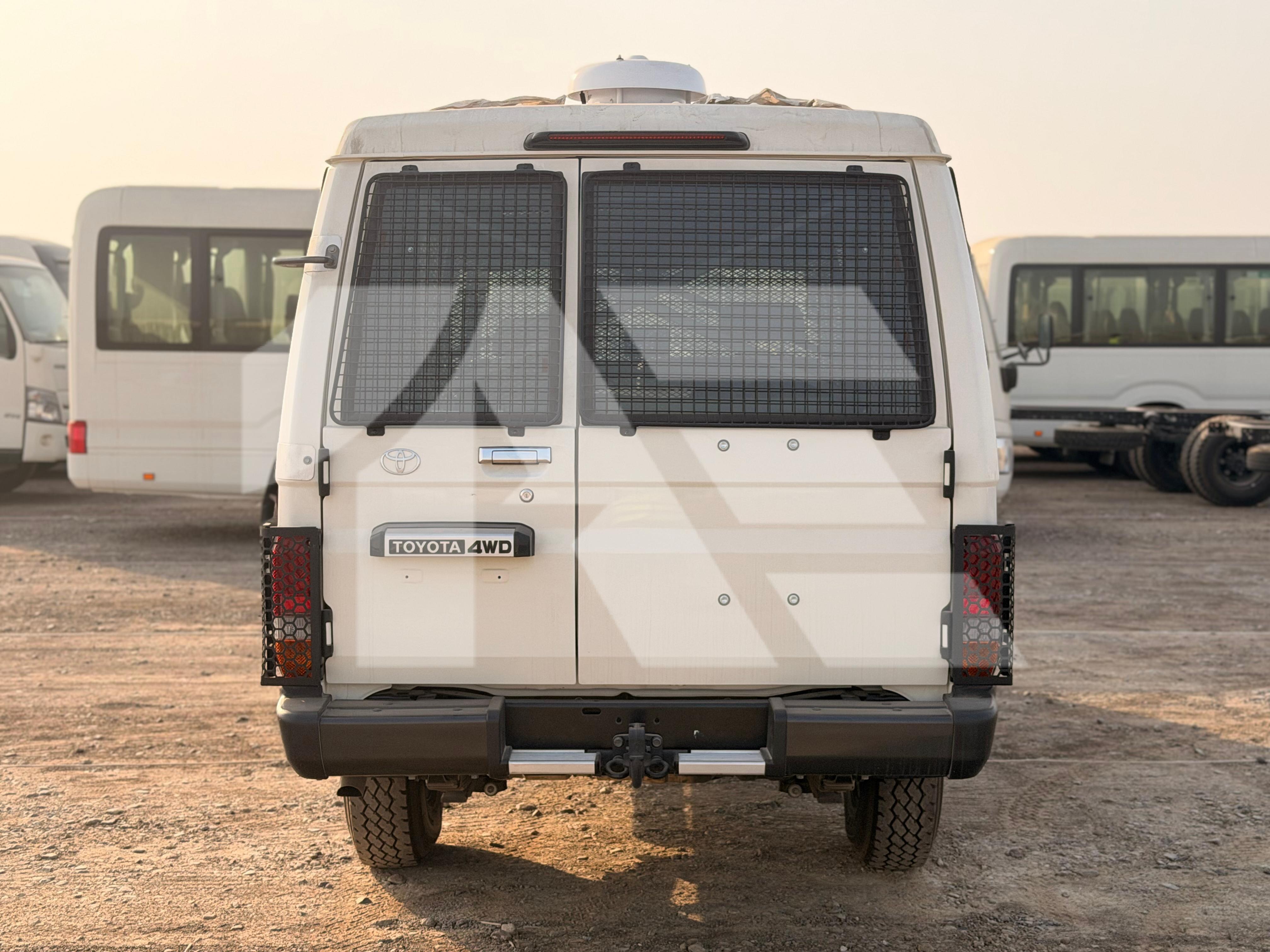 Toyota LC78 Prisoner Transport Unit photo 6