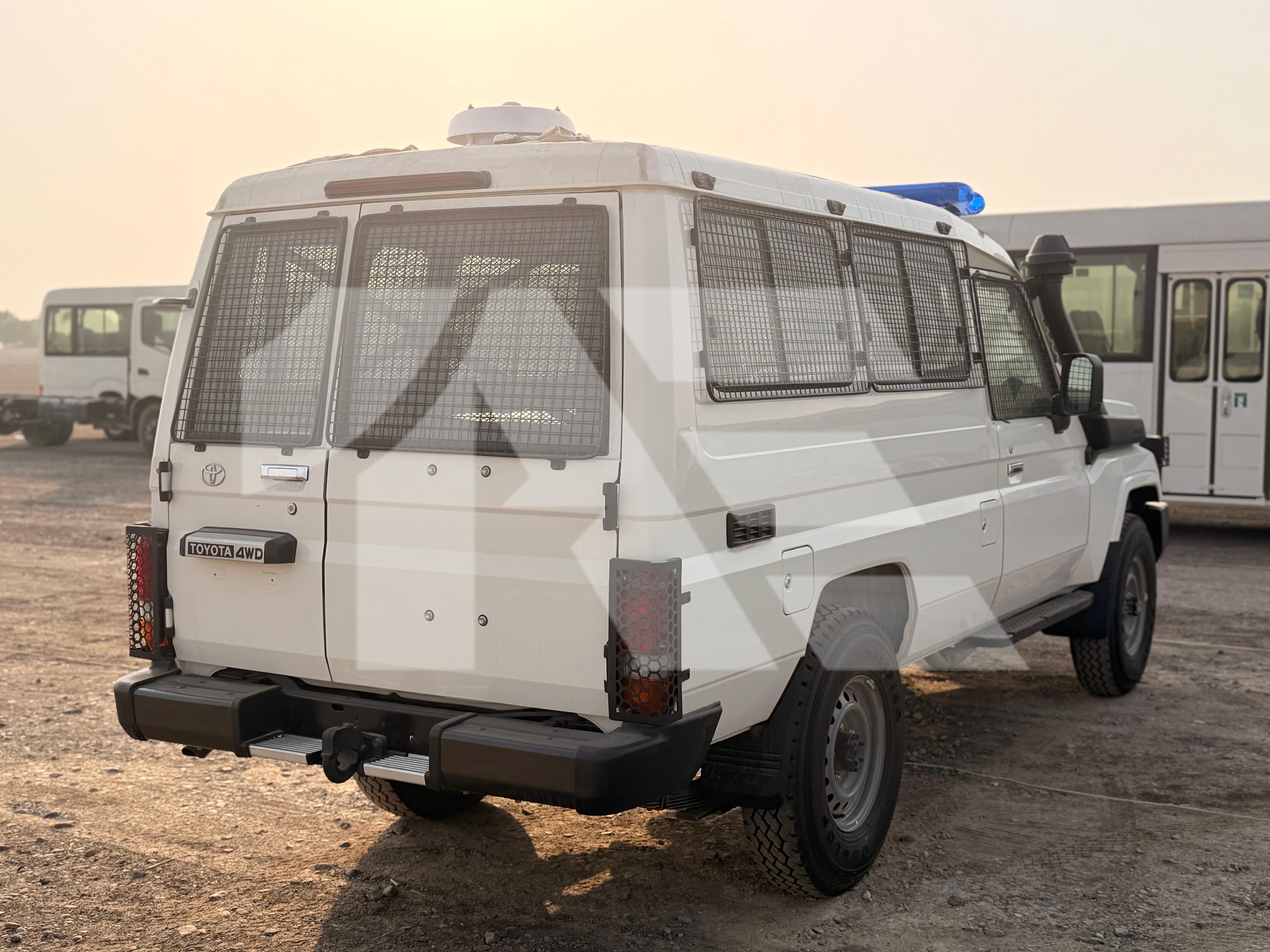 Toyota LC78 Prisoner Transport Unit photo 7