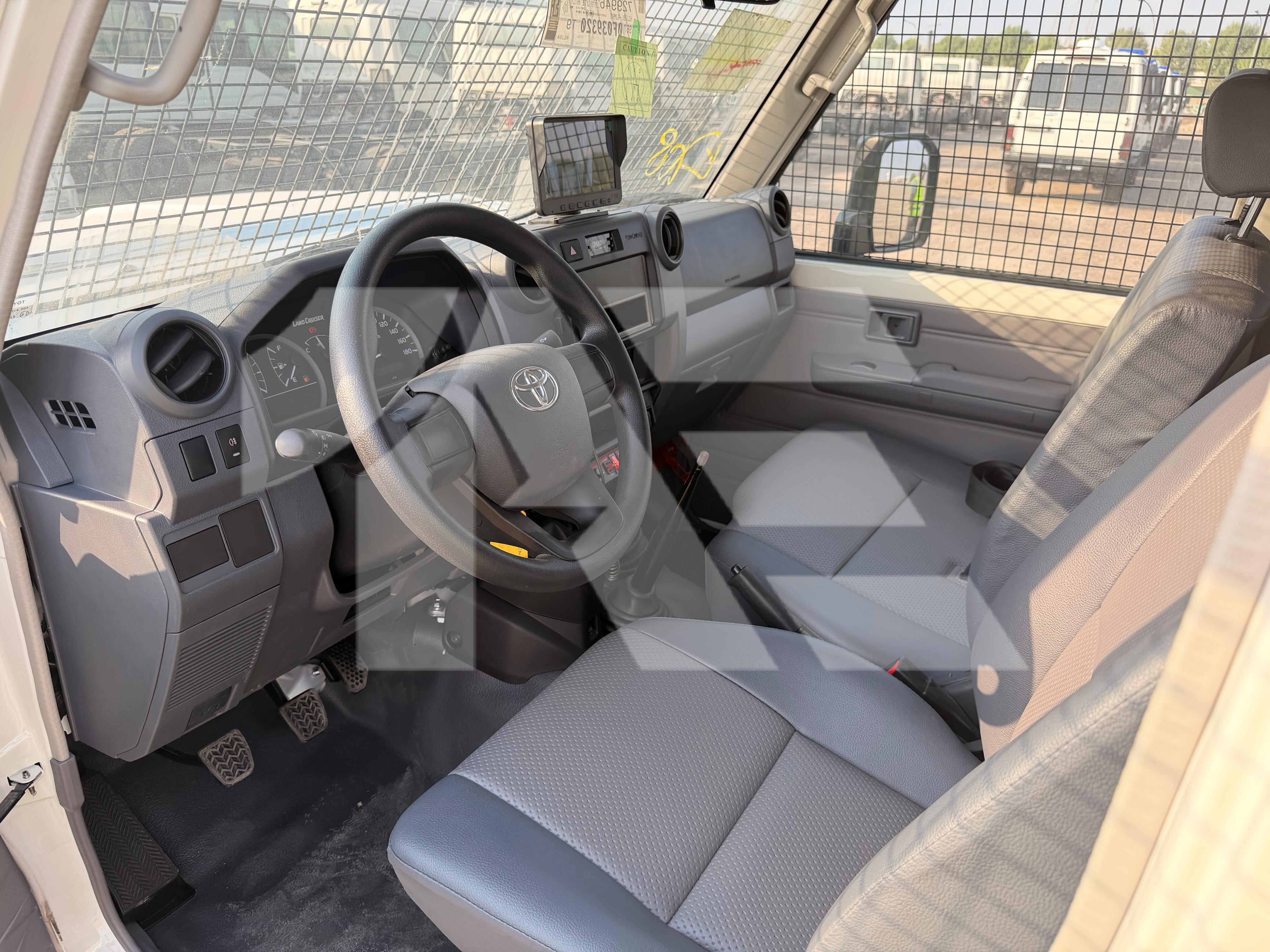 Toyota LC78 Prisoner Transport Unit photo 18