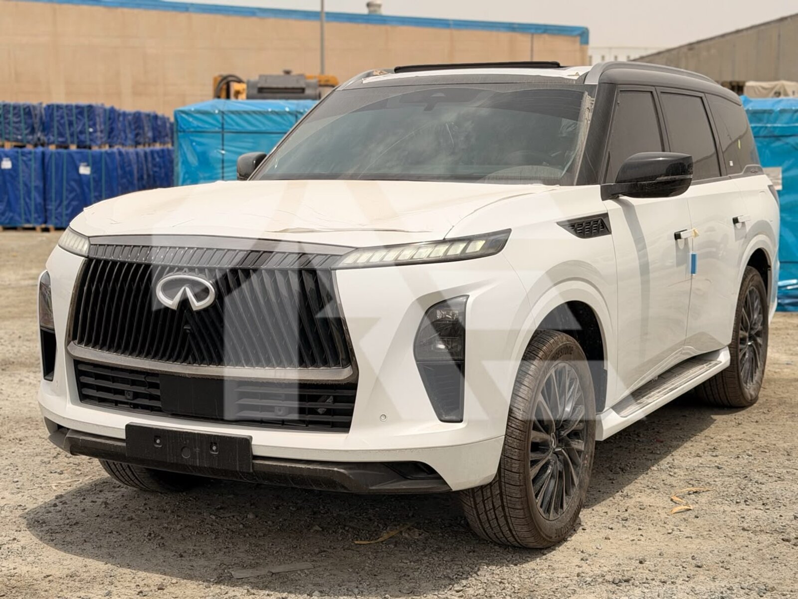 Infiniti QX80 Autograph photo 1