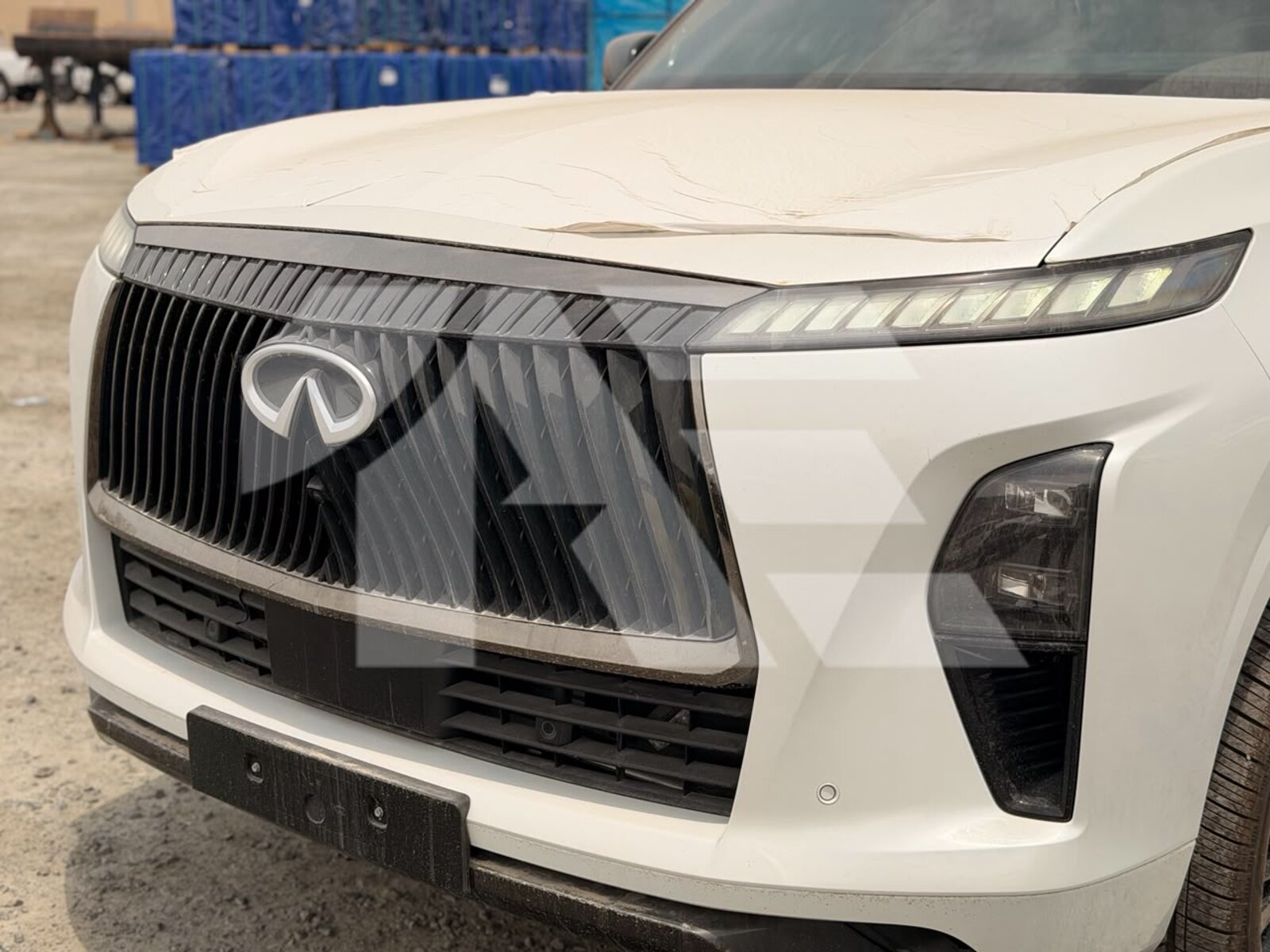 Infiniti QX80 Autograph photo 2