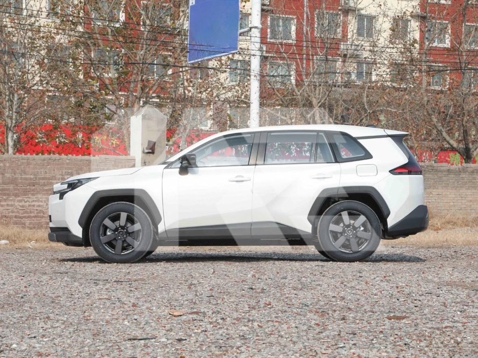 Toyota RAV4 Luxury photo 8