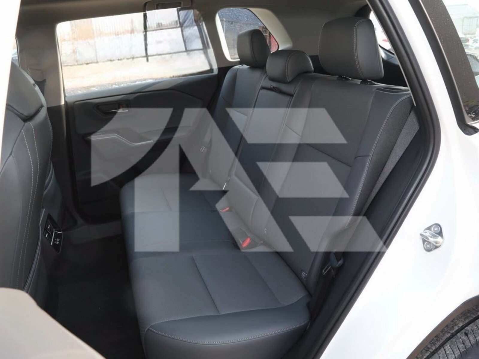 Toyota RAV4 Luxury photo 38