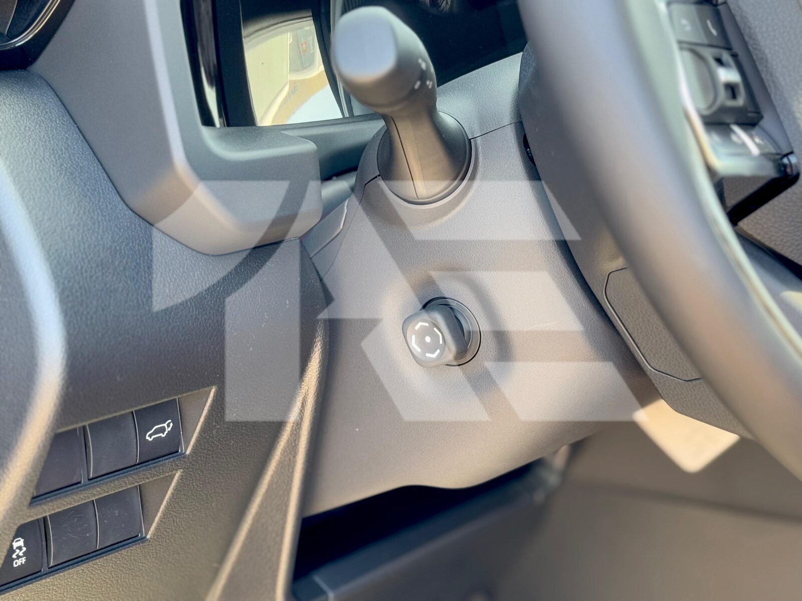 Toyota Land Cruiser VXR photo 14