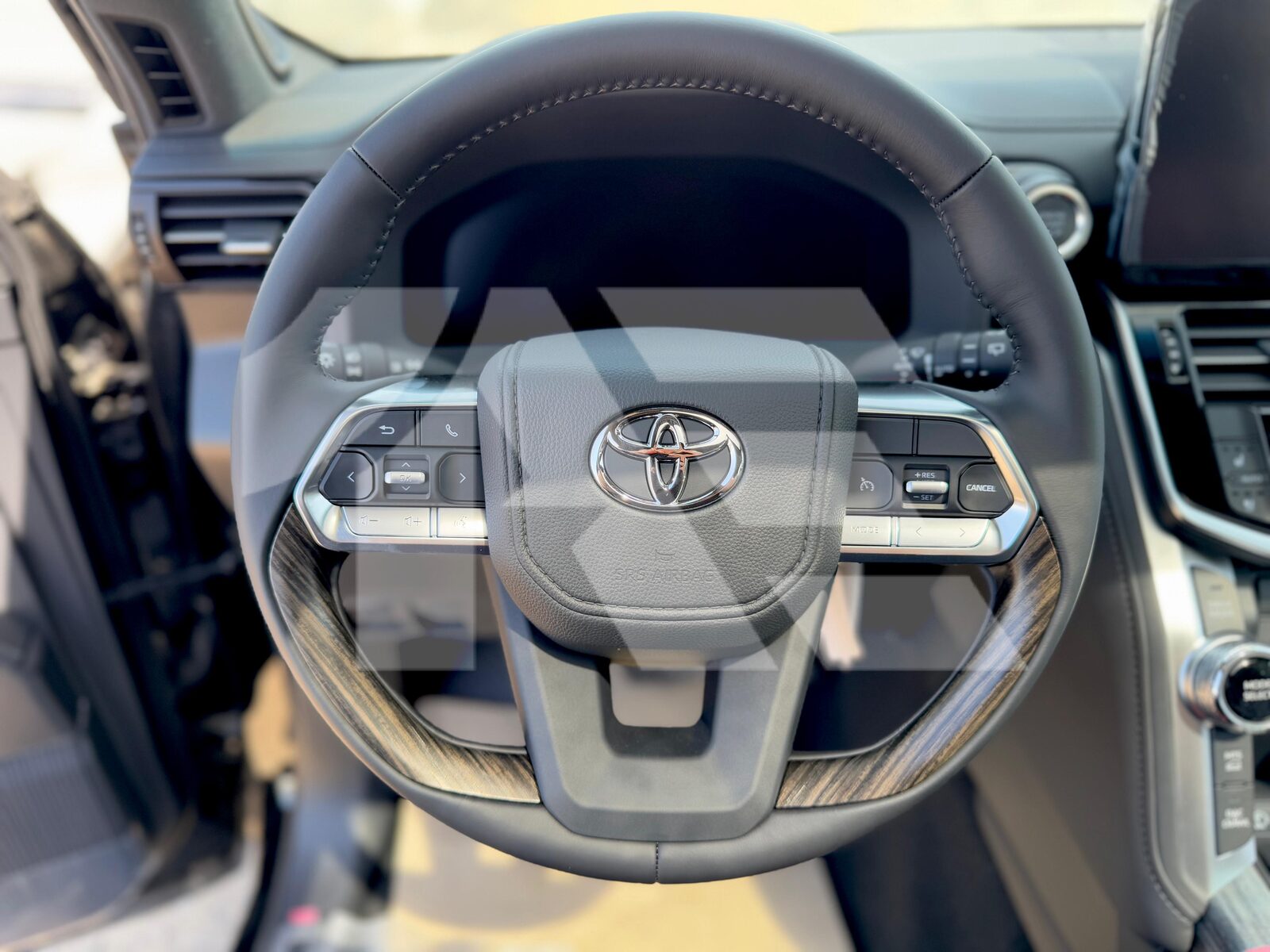 Toyota Land Cruiser VXR photo 15